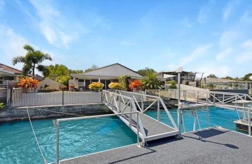 Banksia Beach Casa | Spacious Holiday Unit on Canal at Banksia Beach