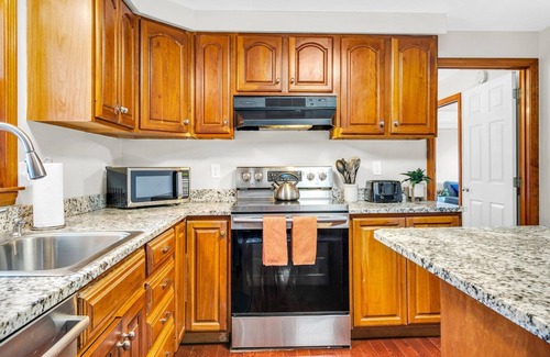 Scarborough Casa | Spacious Home 10 Mins From Portland & Beaches - Family Friendly, Sleeps 12!