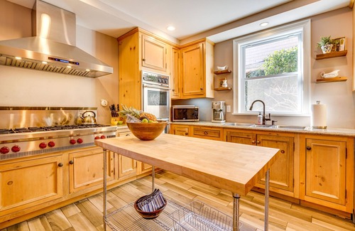 Asbury Park Casa | Spacious Home ~ 4 Blocks to Asbury Park Beach!