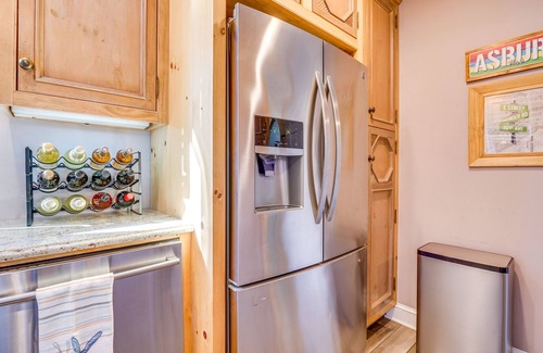 Asbury Park Casa | Spacious Home ~ 4 Blocks to Asbury Park Beach!
