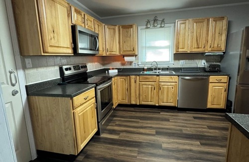 Marshall Casa | Spacious home, 5 mins to Missouri Valley College