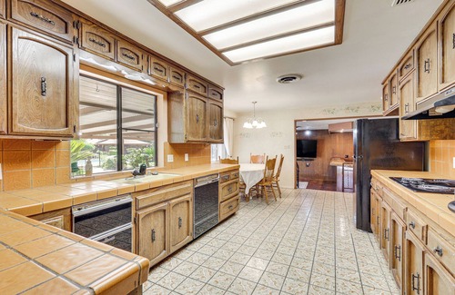 Roosevelt Casa | Spacious Home - 6 Mi to Downtown Fresno!