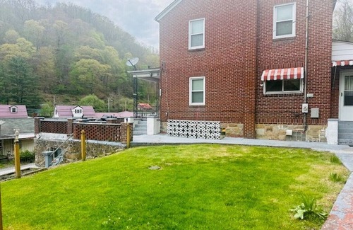 Kyle Casa | Spacious Home Ample Parking 1/2 Mile from the Hatfield and McCoy Trails!