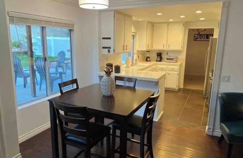 Corona Casa | Spacious home. BBQ grill, firepit & pool table