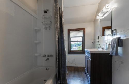 Downtown Akron Casa | Spacious home by The University of Akron! Dogs Welcome!