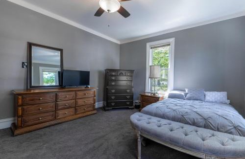 Downtown Akron Casa | Spacious home by The University of Akron! Dogs Welcome!