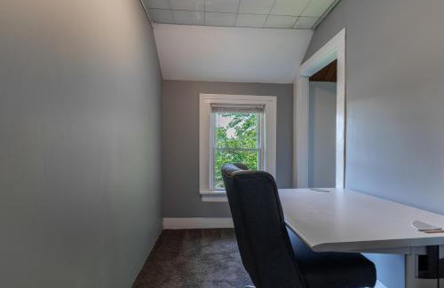 Downtown Akron Casa | Spacious home by The University of Akron! Dogs Welcome!