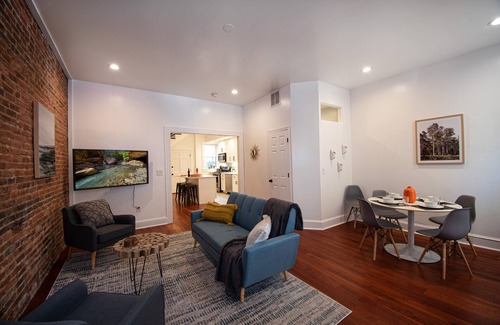 Fells Point Condominio | Spacious Home by the Water in Fells Point