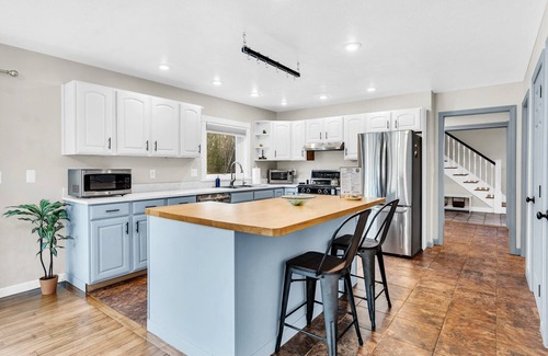 Biddeford Casa | Spacious Home Close to Beaches! 3BR, Dog & Family Friendly, 30 Mins to Portland