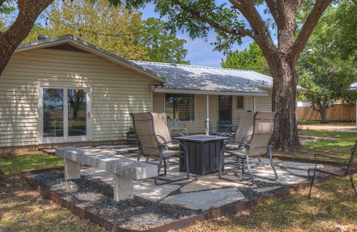 Stonewall Casa | Spacious Home - Fire Pit, BBQ and Outdoor Seating!
