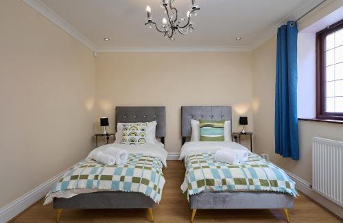 Wolverhampton Casa | Spacious Home for Large Families and Contractors