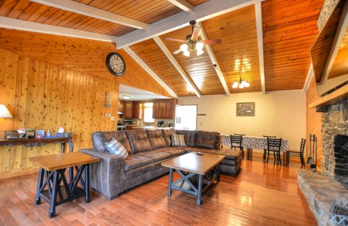 Almond Casa | Spacious home…Hot Tub…game room…Pet Friendly..WIFI