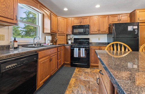 Ephraim Cabina | Spacious home in Central Ephraim- Dog Friendly home