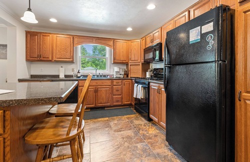 Ephraim Cabina | Spacious home in Central Ephraim- Dog Friendly home