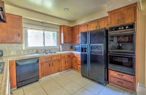 Ladera Heights Casa | 3b / 2. 5bth-Large Home - Cerca de Venecia!