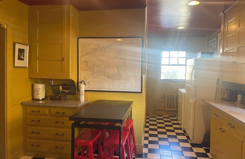 West Cambridge Apartamento | Spacious home in Harvard Square with permitted free on street parking
