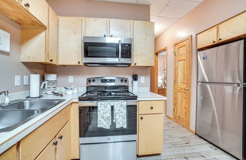 Helen Cabaña | Spacious Home in Helen w/ Porch & Balcony!