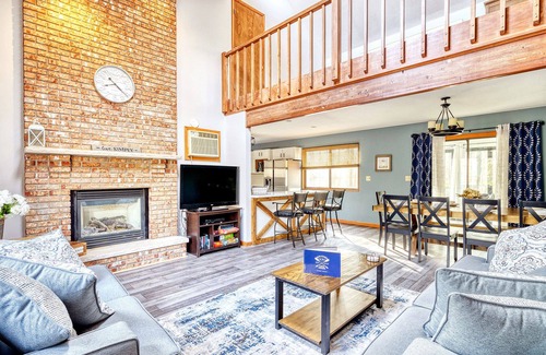Lake Ariel Casa | Spacious Home in Lake and Snow Community with Game Room