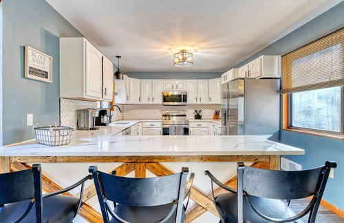 Lake Ariel Casa | Spacious Home in Lake and Snow Community with Game Room