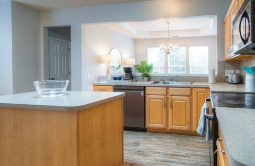 Charlotte Casa | Spacious home in UNC area with dedicated office near Starbucks