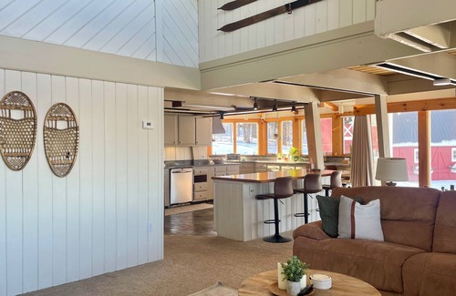 Bridgton Casa | Spacious home just 1.5 mi from Pleasant Mtn. Spectacular views of Mt Washington
