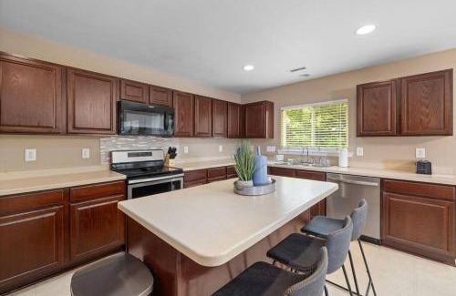 Southeast Raleigh Casa | Spacious Home, Large Groups, 5mi from DT Raleigh!