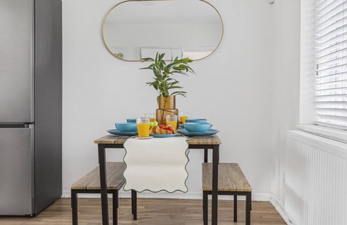Cranford Casa | Spacious Home Near Heathrow