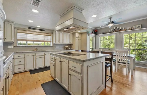 Southwood Valley Casa | Spacious Home near Texas A&M Check out our discounted M-Th rate!