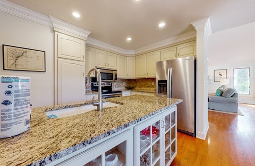 Vanderhorst Plantation Casa | Spacious home near the beach & Marsh Island Park with grill, full kitchen, & W/D