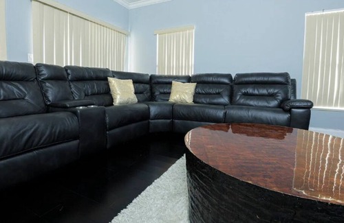Port Saint Lucie Casa | Spacious Home near BEACH/GOLF/ARCADE/SHOPPING/FOOD & More