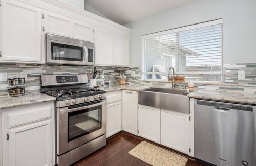 Lemoore Casa | Spacious Home near Surf Ranch w/Pool!