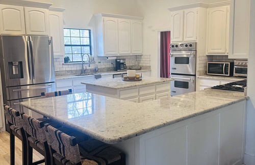 Terrell Casa | Spacious home on 10 acres with entertainment galore Pool table, ping pong n’more