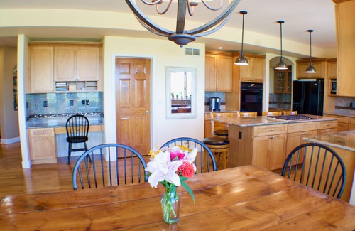 Longmont Casa | Spacious Home on Lake w/ Rocky Mountain Views - 15 Min to Boulder