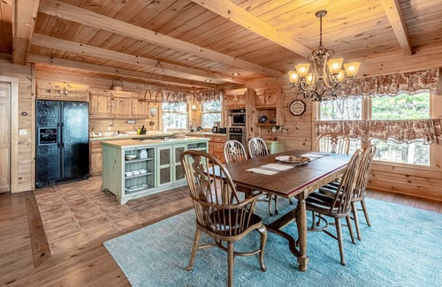 Franklin Casa | Spacious home on the mountainside with wrap-around balcony, fireplace & W/D