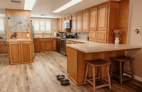 Kernville Casa | Spacious Home, Refreshing Unheated pool, Near the Kern River, EV charger