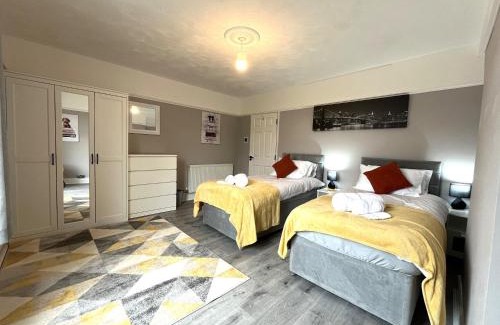Openshaw Apartamento | Spacious home sleeps 8 Nr Etihad Coop Live & City