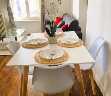 Saint Nicolas - Charles III - Ville vieille - Trois Maisons - Leopold Apartamento | Spacious Home-Style Nancy Apartment