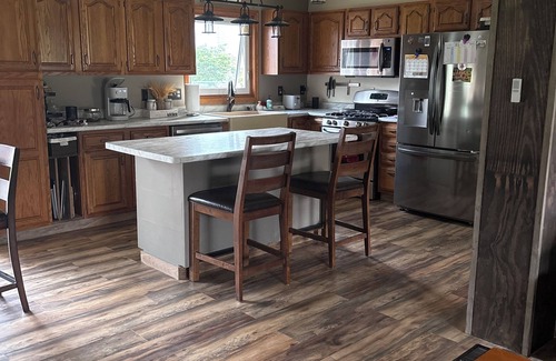 Oshkosh Casa | Spacious Home that is close to EAA and Shopping.