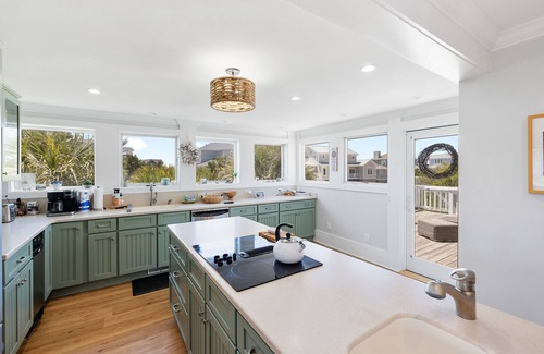 Bald Head Island Casa | Spacious Home with Ocean Views from Primary Suite, 4BR, 3BA, SB location