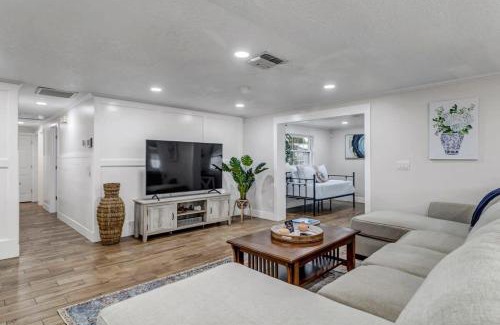 Jacksonville Beach Casa | Spacious Home w Pool-Tucked Away in Jax Beach