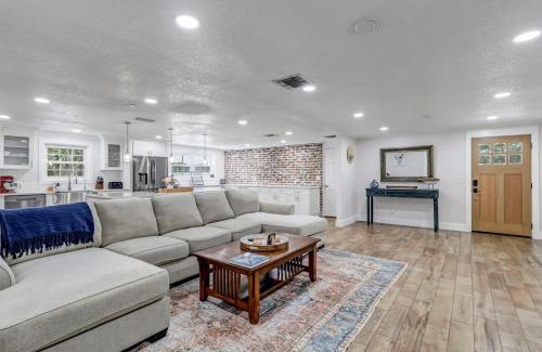 Jacksonville Beach Casa | Spacious Home w Pool-Tucked Away in Jax Beach