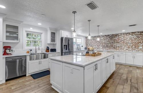 Jacksonville Beach Casa | Spacious Home w Pool-Tucked Away in Jax Beach