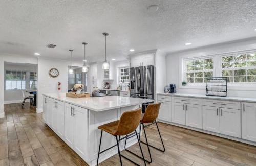 Jacksonville Beach Casa | Spacious Home w Pool-Tucked Away in Jax Beach