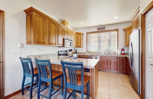 Orondo Casa | Spacious home w/full kitchen, great location & deck with incredible views