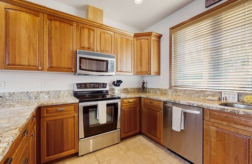Orondo Casa | Spacious home w/full kitchen, great location & deck with incredible views