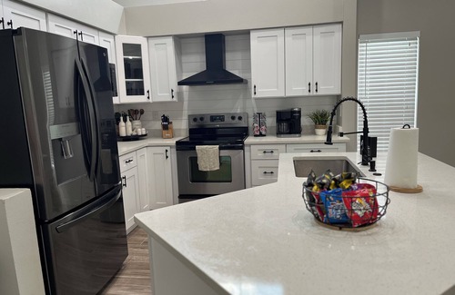 Riverview Casa | Spacious Home w/Heated Pool Smart TVs- Pool table