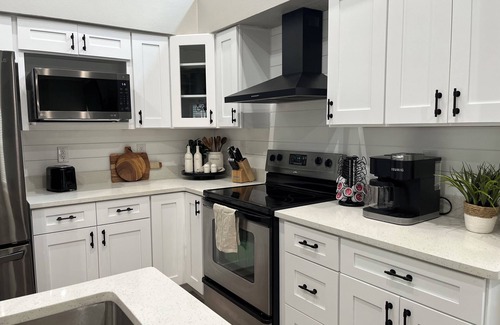 Riverview Casa | Spacious Home w/Heated Pool Smart TVs- Pool table