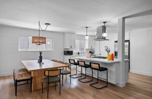 Oak Park Casa | Spacious Home w/ Hot Tub & Games 11 Min from Downtown