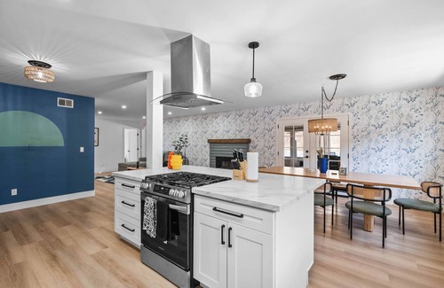 Oak Park Casa | Spacious Home w/ Hot Tub & Games 11 Min from Downtown