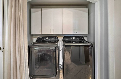 Garland Casa | Spacious Home w/ Patio < 16 Mi to Dtwn Dallas